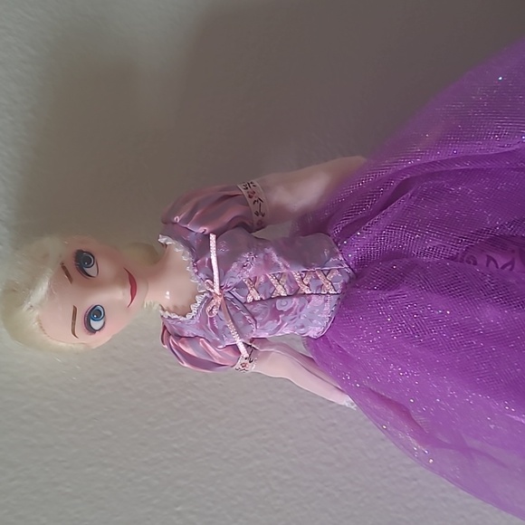 HASBRO YEAR 2016 DISNEY FROZEN SERIES ELSA 11 IN. DOLL&TWO MORE DRESSES. - Picture 12 of 13